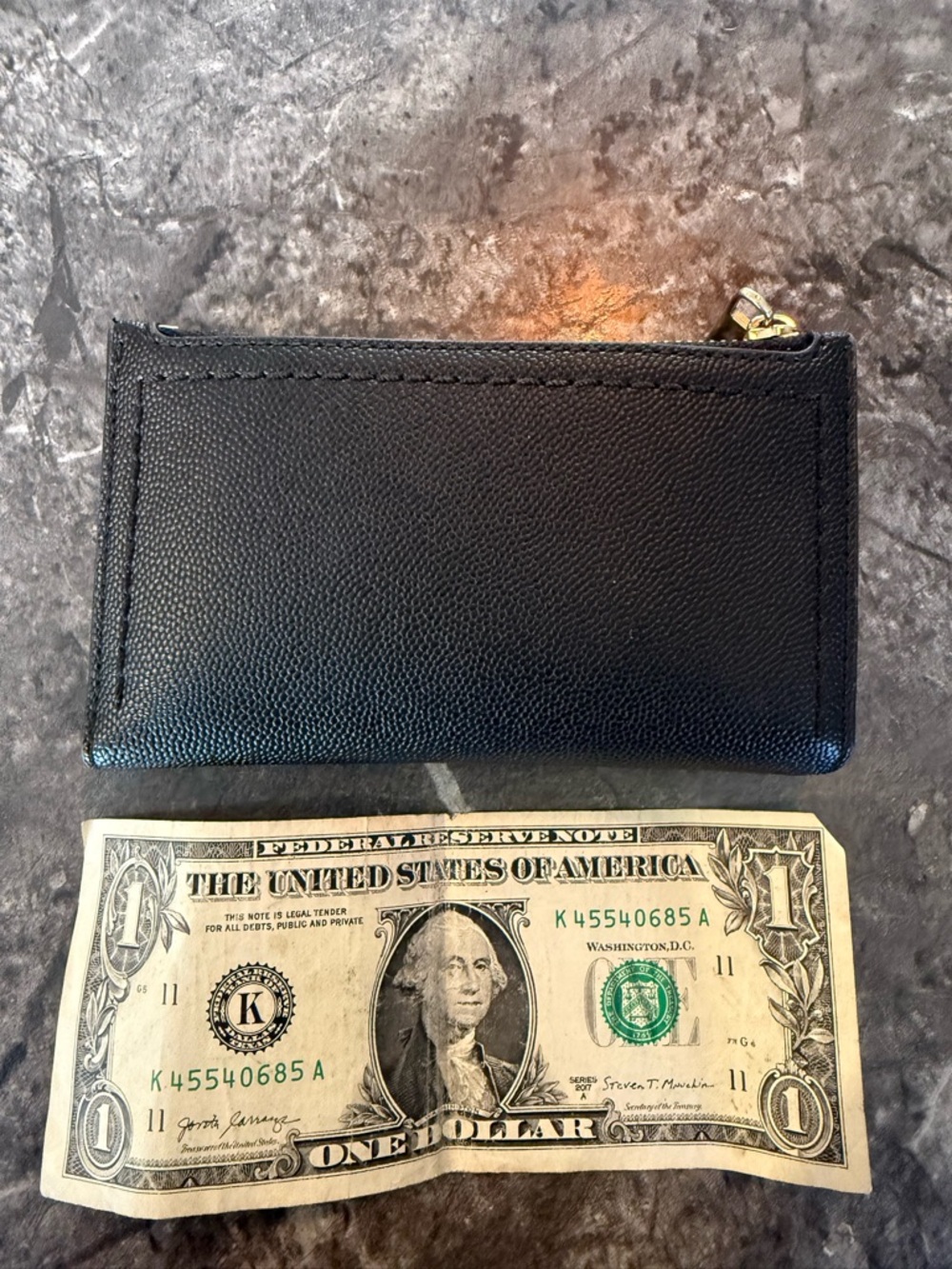 Marc Jacobs Black Textured wallet with Gold Accents. EUC! - Picture 6 of 11